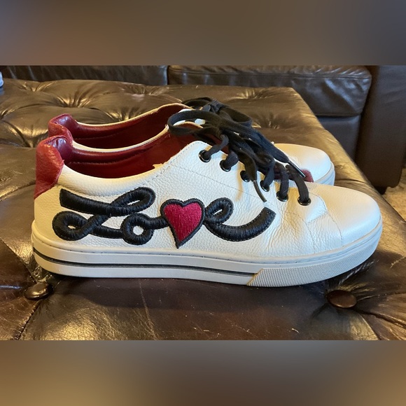 FITS 10-10.5+ BRIGHTON “LOVE ME” SNEAKER - Picture 1 of 10